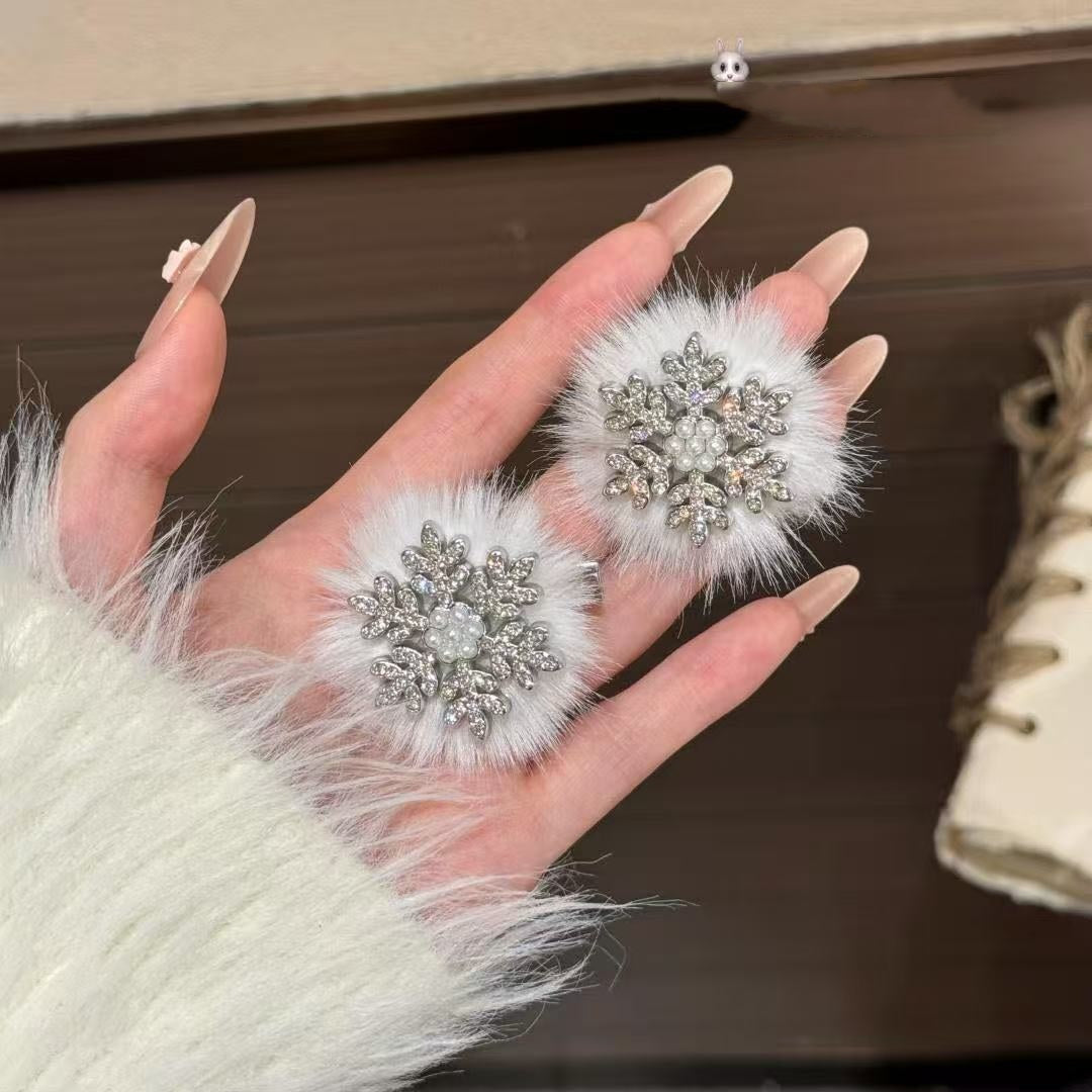 Women's Versatile Christmas White Pom-pom Snowflake Hair Clip