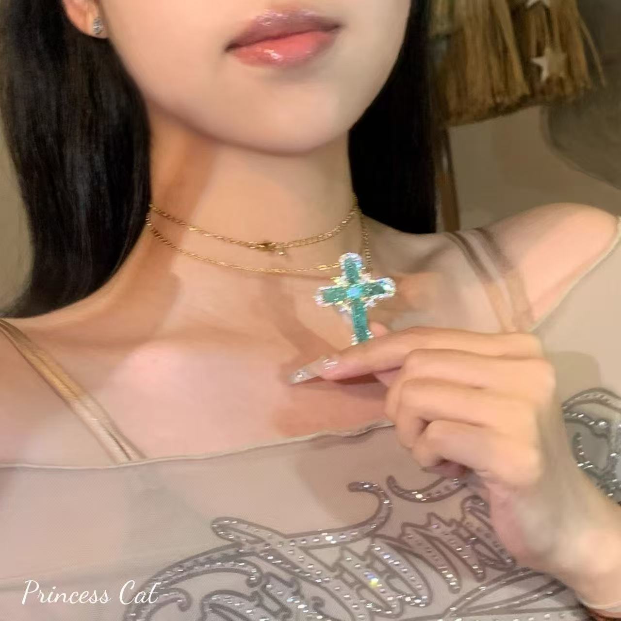 Shattered Ice Cross Pendant Necklace A Sweet High-Value Sweater Chain That Captures The Heart