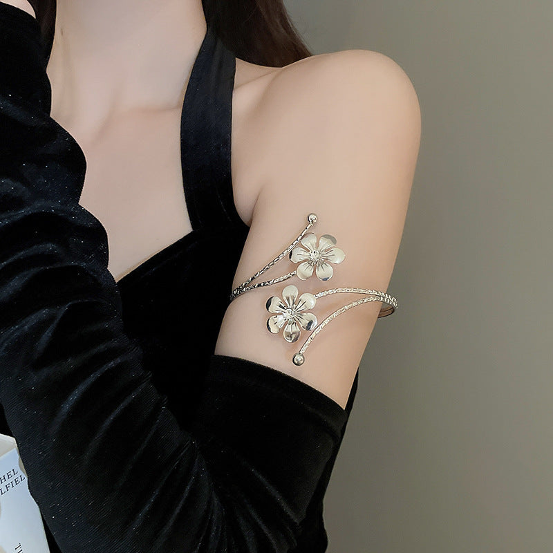 Women's Open Arm All-match Exaggerated Bracelet