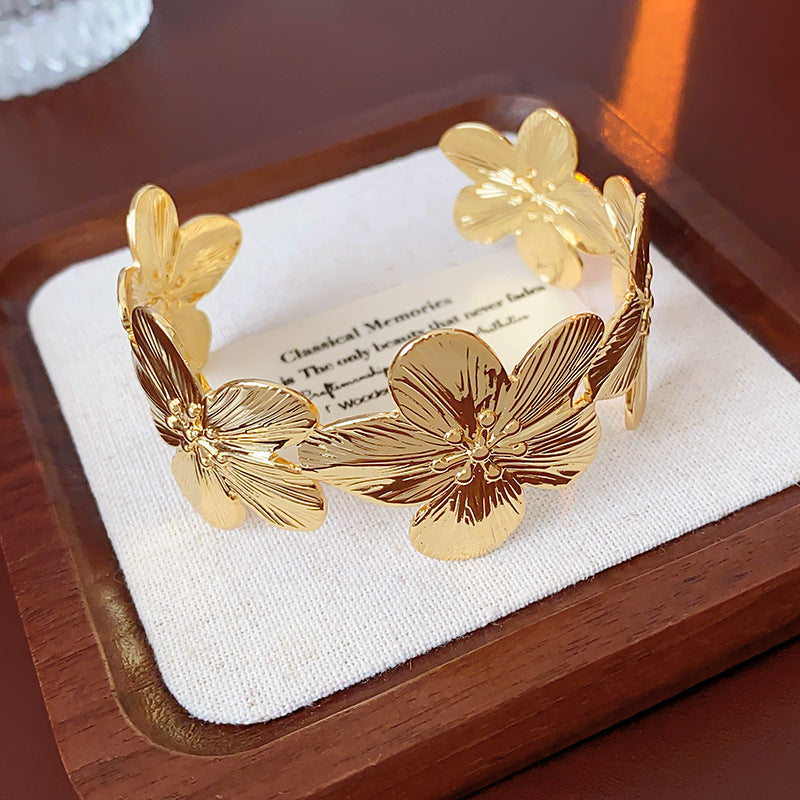 Women's Open Arm All-match Exaggerated Bracelet