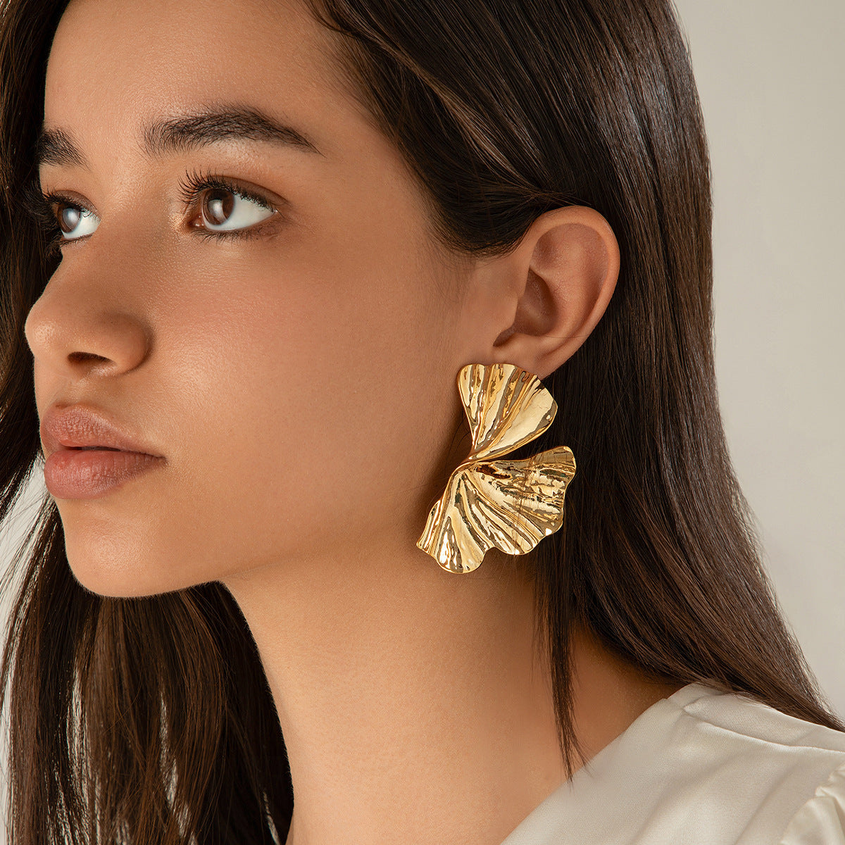 Vintage Ginkgo Beach Shell Pattern Ear Studs