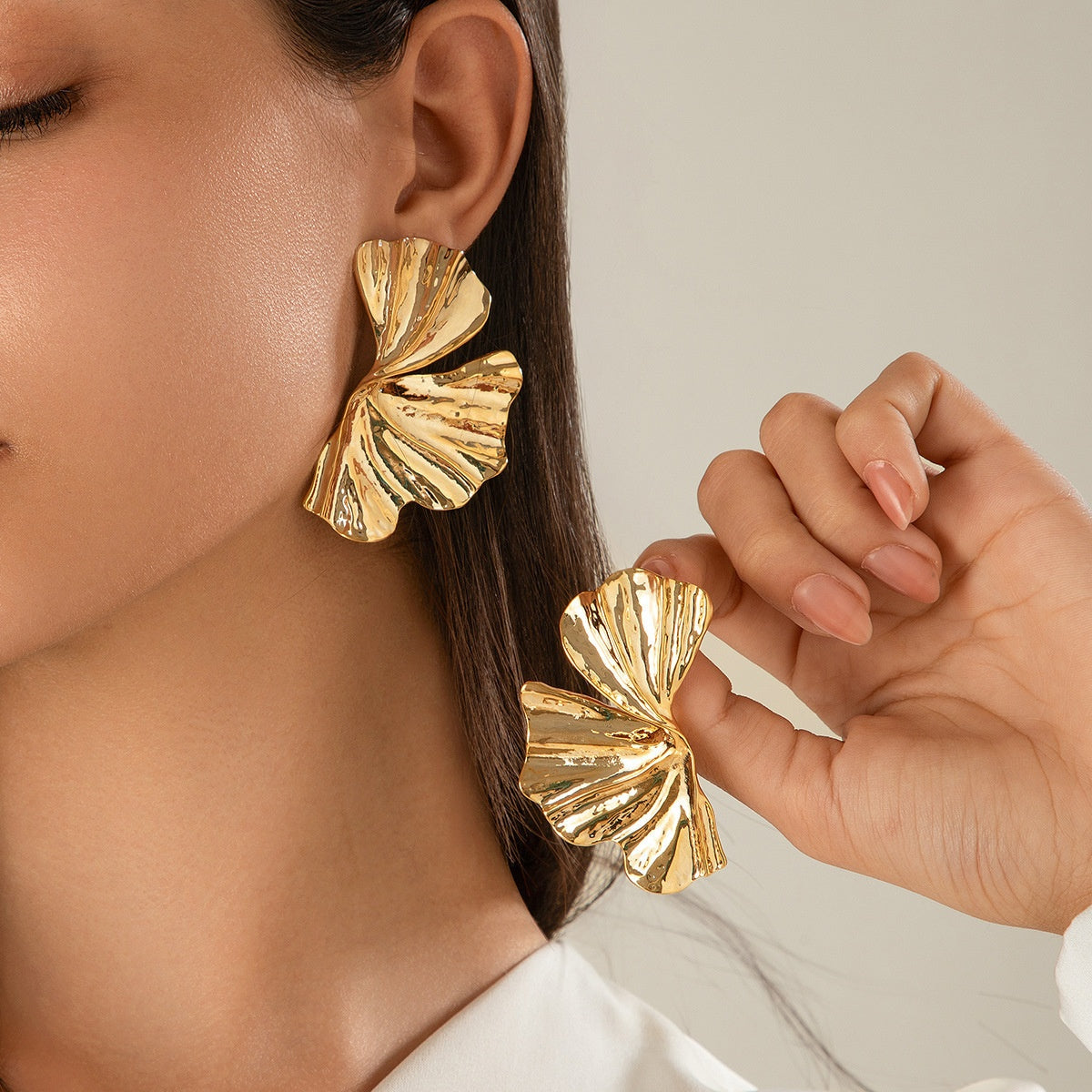 Vintage Ginkgo Beach Shell Pattern Ear Studs
