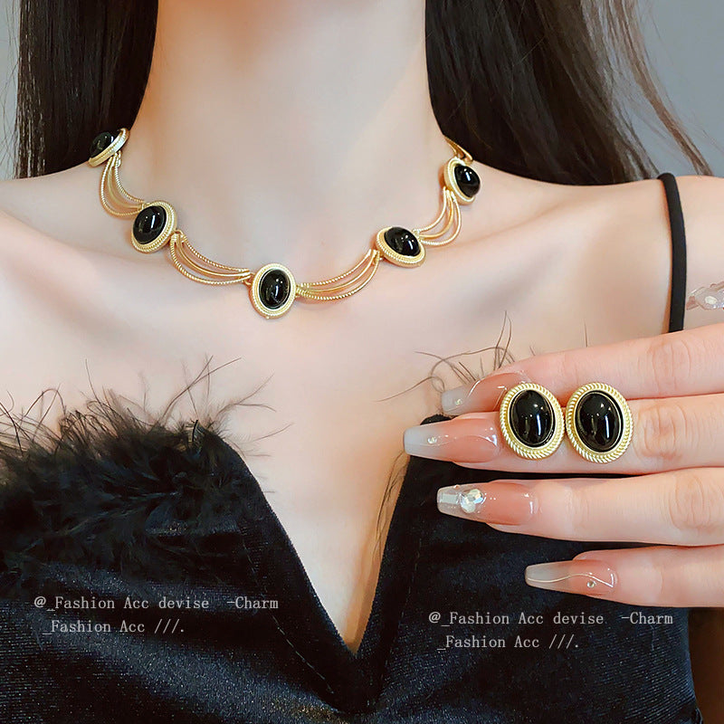 Oval Fashion Geometry Pattern Necklace Retro Minority Ornament