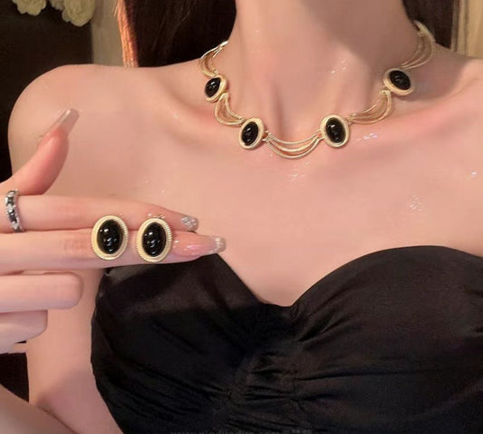 Oval Fashion Geometry Pattern Necklace Retro Minority Ornament