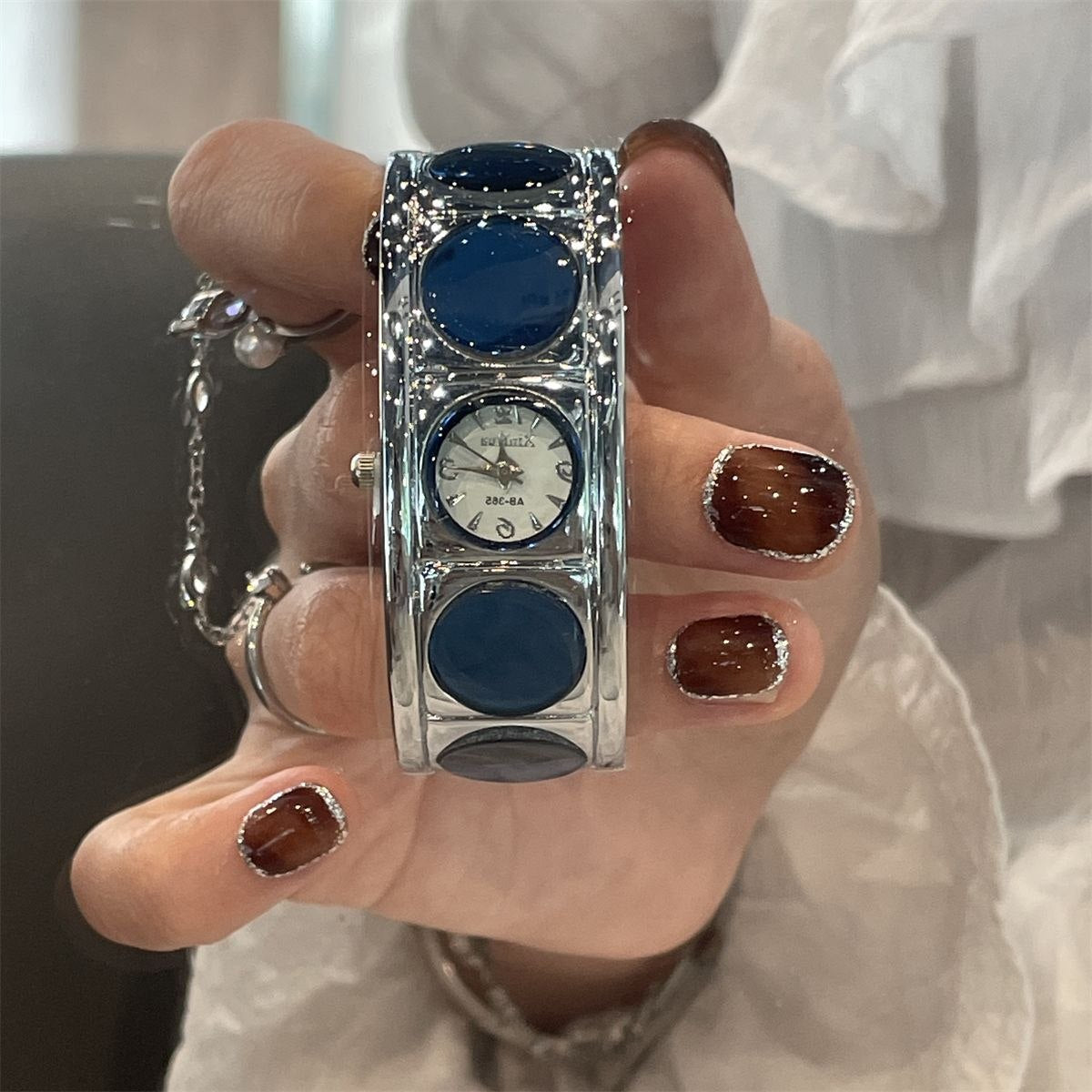 Glass-embedded Bracelet Women's Quartz Watch